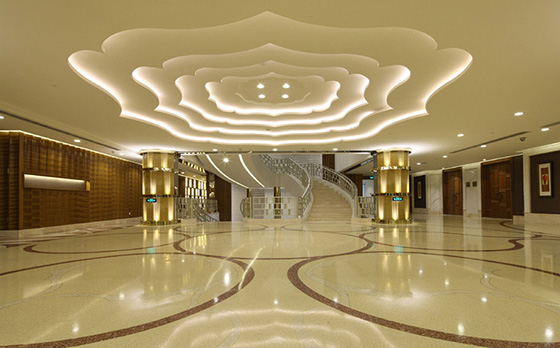 使用格林雅防火板裝修的靜雅海鮮高檔餐廳大廳 使用格林雅防火板裝修的靜雅海鮮高檔餐廳大廳